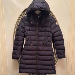 Moncler Black Puffer Jacket with Hood and Quilted Design